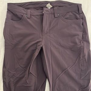 Duluth Women’s Flexpedition Pants in a Pretty Purple
